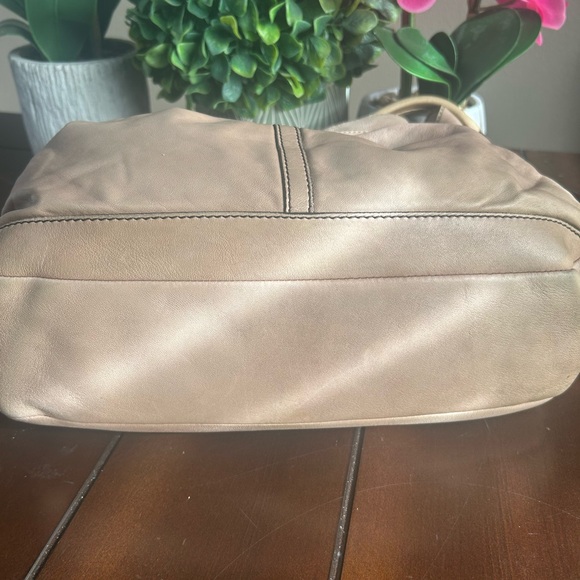 Burberry Calfskin shoulder bag. Authentic - Picture 8 of 16